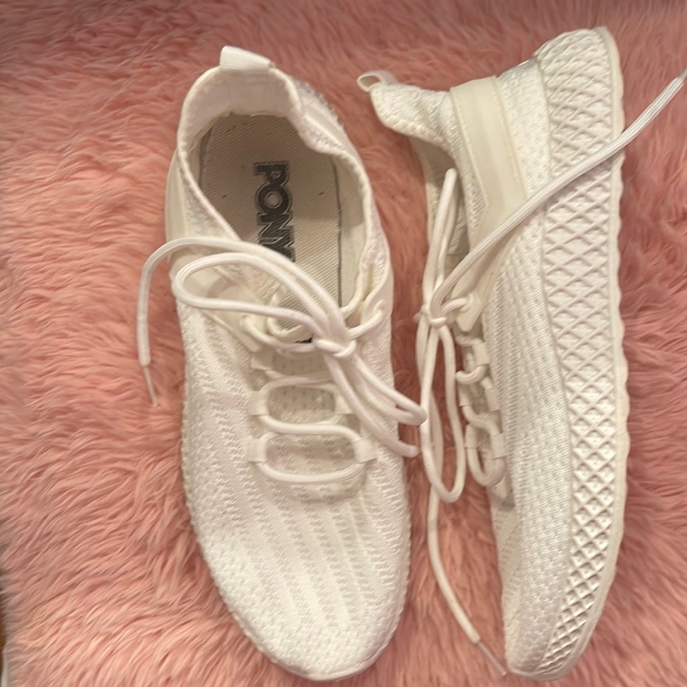 Ladies high top white sneakers almost new